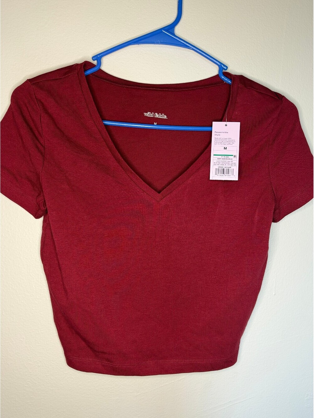 Wild Fable women's burgundy cropped V neck T shirt